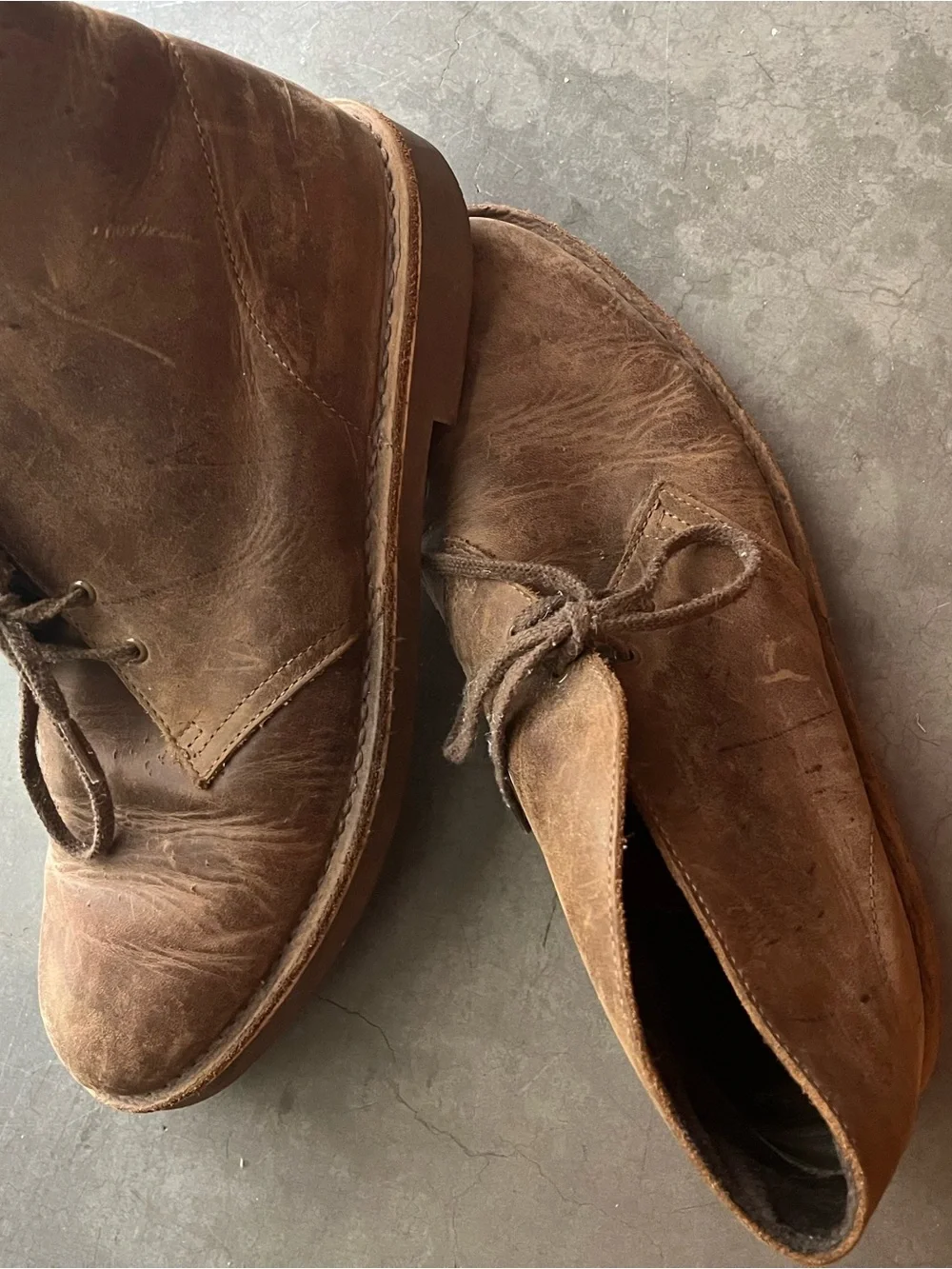 Clarks Men's Tan Brown Leather Chukka Boots